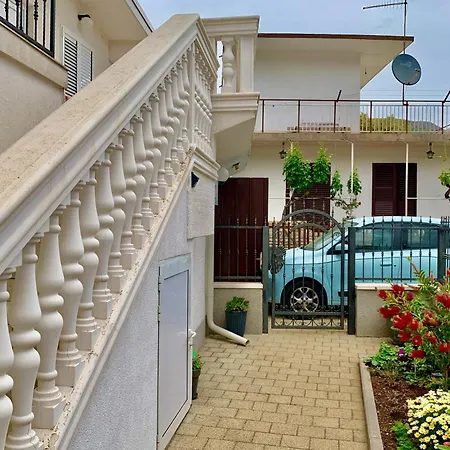 Apartman By The Sea Grebastica, Sibenik - 10366 *