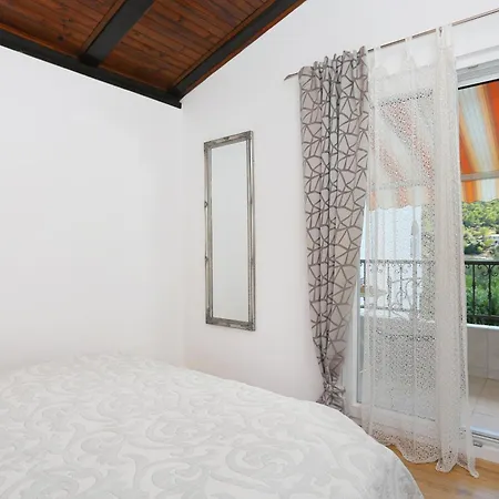 By The Sea Grebastica, - 10366 *